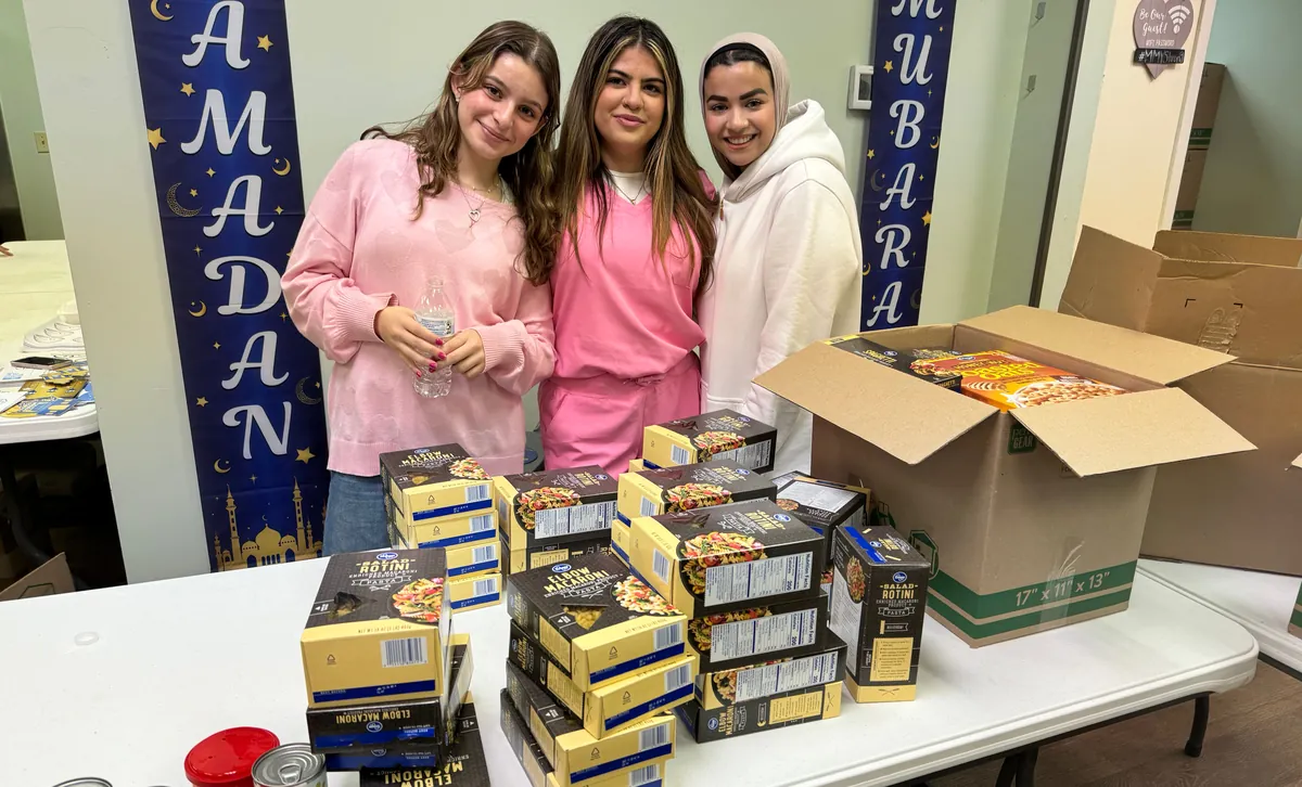 Volunteers packing Thanksgiving meals for delivery
