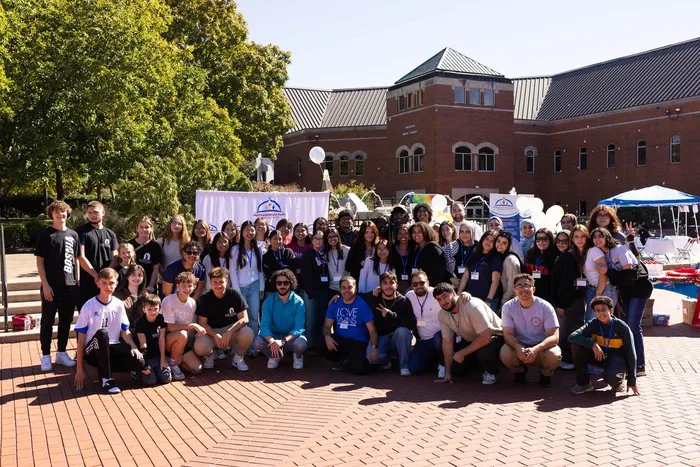 A large group of MMY at MTSU members on campus